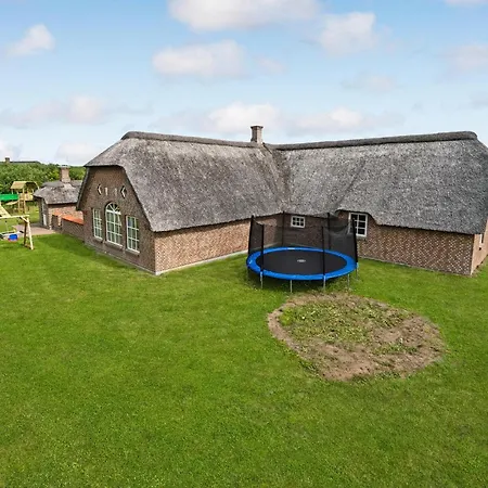 Awesome In With Kitchen Holiday home
